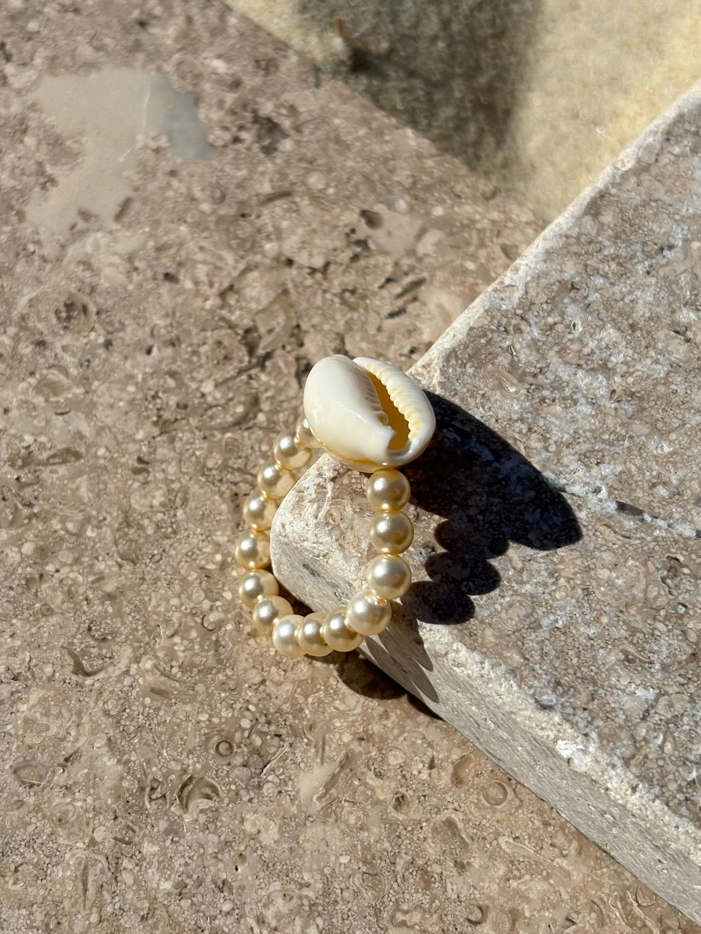 The Daisy Ring | Cream Shell